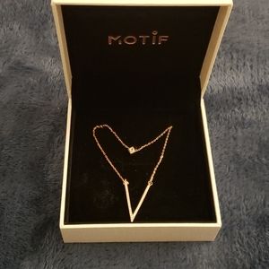 Motif Rose Gold V Necklace